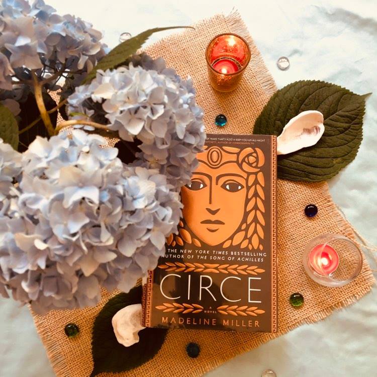 Read more about the article Adult Fantasy Book Review: Circe